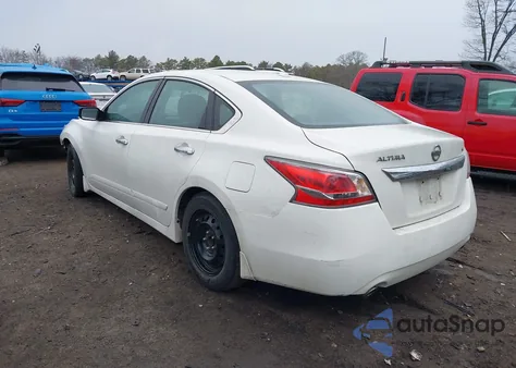 2015 Nissan Altima 2.5 S z USA, uszkodzony, nr VIN 1N4AL3AP2FN860217